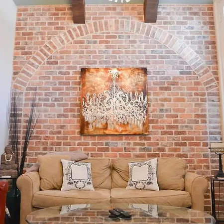 1 Bedroom In Nth Rampart St, Apartment