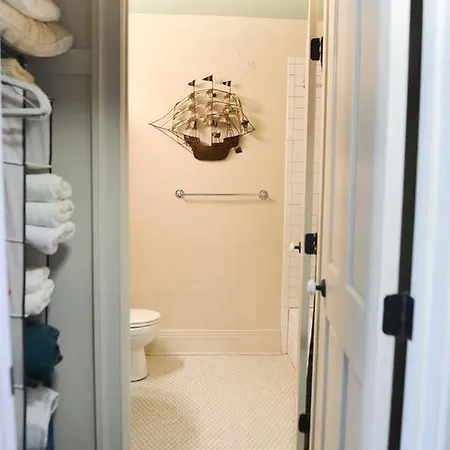 Apartment 1 Bedroom In Nth Rampart St,