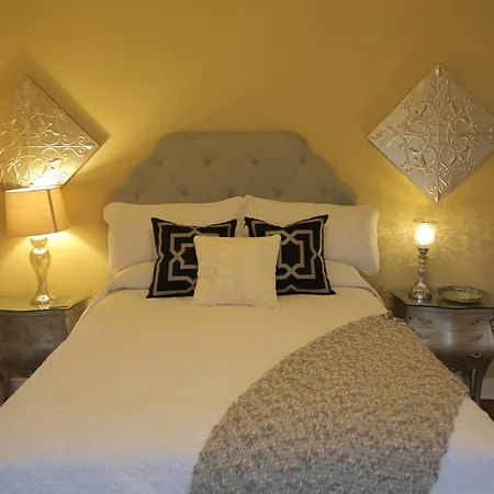 1 Bedroom On Ursulines Av., *