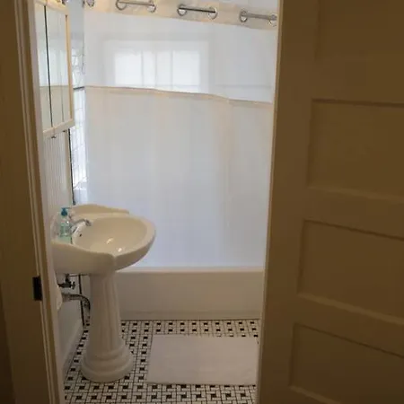 Apartment 1 Bedroom On Ursulines Av., *