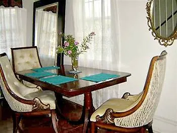Inn Creole