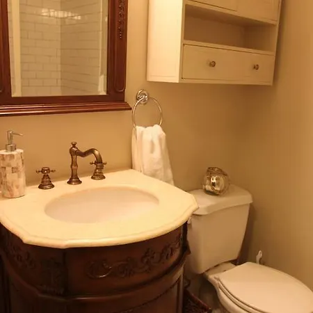 Apartment 1 Bedroom In Nth Rampart St,