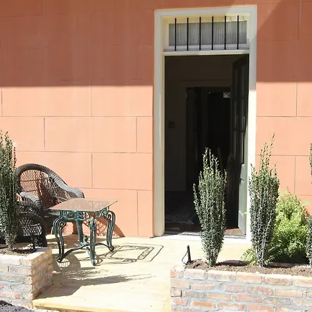 1 Bedroom In Nth Rampart St,