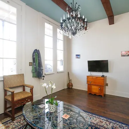 1 Bedroom In Nth Rampart St, Apartment