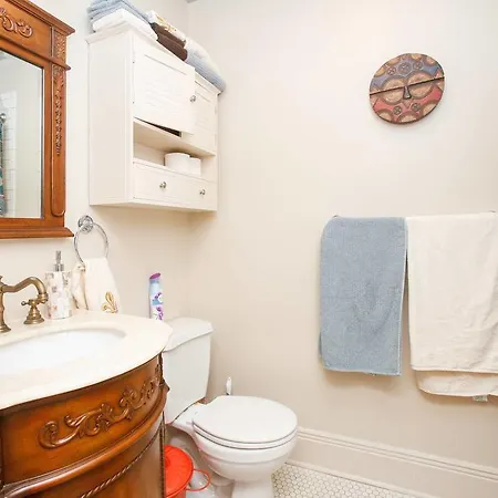 1 Bedroom In Nth Rampart St, New Orleans