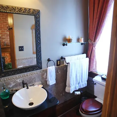 Hh Whitney House - A On The Historic Esplanade Bed & Breakfast 4*
