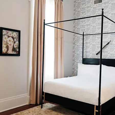 Henry Howard Hotel