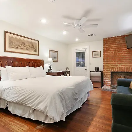 Bed & Breakfast The House 3*