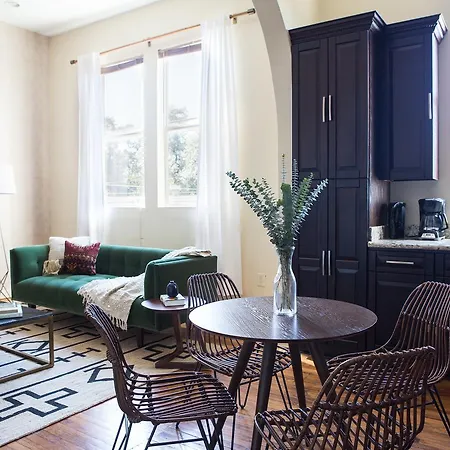 One-bedroom On S Carrollton Avenue Apt 2 By Sonder Aparthotel *