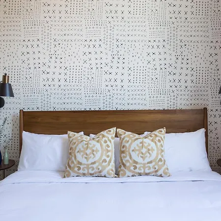 One-bedroom On S Carrollton Avenue Apt 2 By Sonder Aparthotel