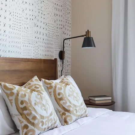 One-bedroom On S Carrollton Avenue Apt 2 By Sonder Aparthotel