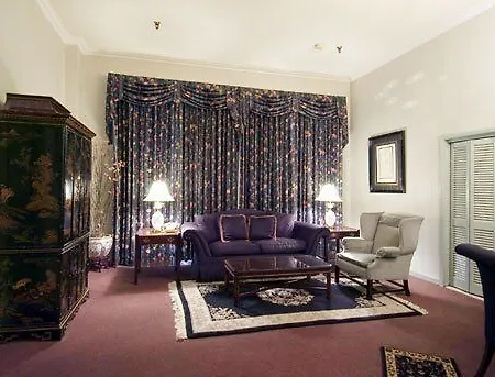 Le Richelieu In The French Quarter New Orleans