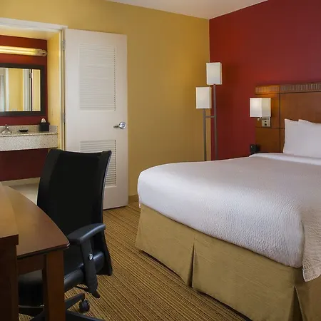 Courtyard By Marriott Downtown Near The French Quarter Hotel