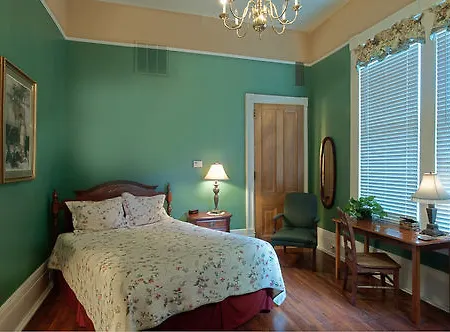 Avenue Hotel