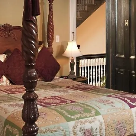 Avenue Hotel