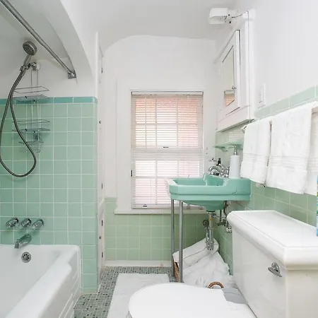 Apartment 1 Bedroom On Ursulines Av, New Orleans