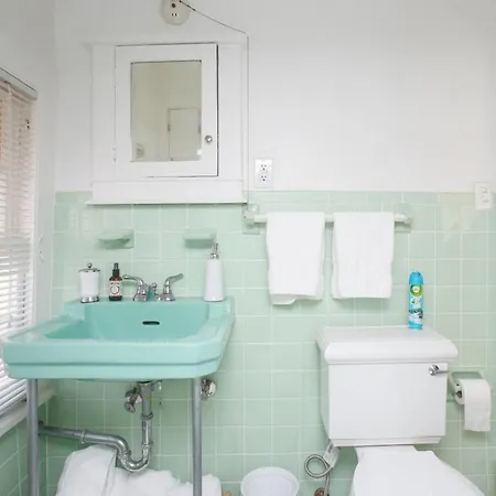 Apartment 1 Bedroom On Ursulines Av,
