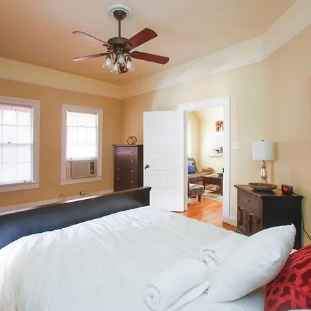 1 Bedroom On Ursulines Av, Apartment *