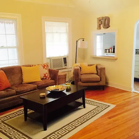 1 Bedroom On Ursulines Av, *