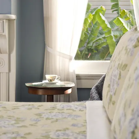 Southern Comfort Bed & Breakfast 3*