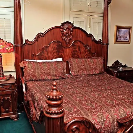 Chateau Orleans Aparthotel