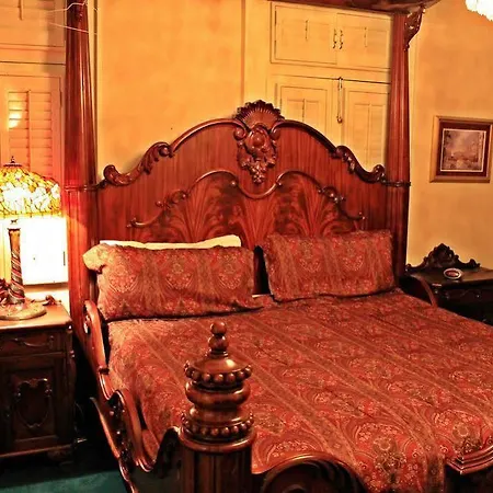 Chateau Orleans Aparthotel