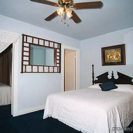 Historic Mardi Gras 3*
