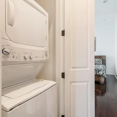 Spacious 2br In Prime Garden District Location W Pool *