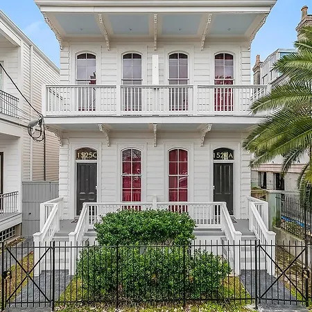 Spacious 2br In Prime Garden District Location W Pool Apartment *