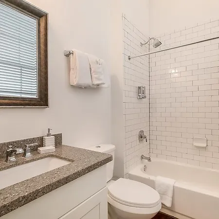 Spacious 2br In Prime Garden District Location W Pool * New Orleans