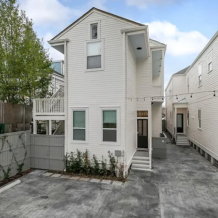 Spacious 2br In Prime Garden District Location W Pool *