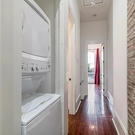 Apartment Charming 2br On Carondelet By Hosteeva