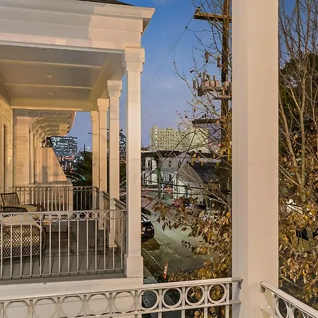 Hosteeva 3 Bedroom Close To St Charles 5 M Ride To Fq Apartment *