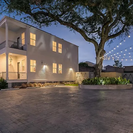 Apartment Private 3br On Carondelet By Hosteeva New Orleans