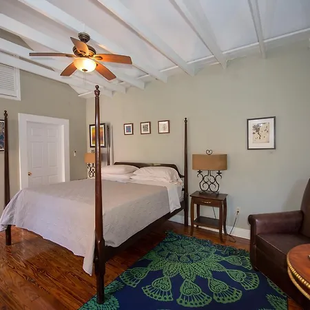 Bed & Breakfast Maison De Macarty New Orleans
