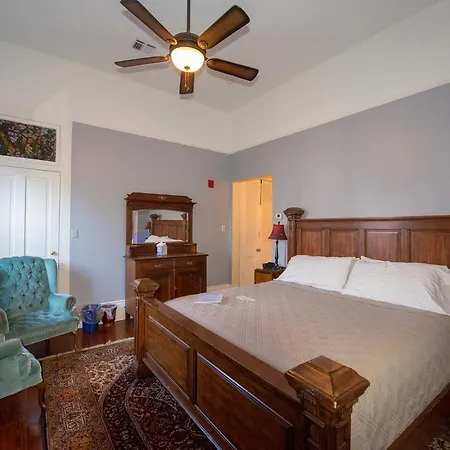 Bed & Breakfast Maison De Macarty