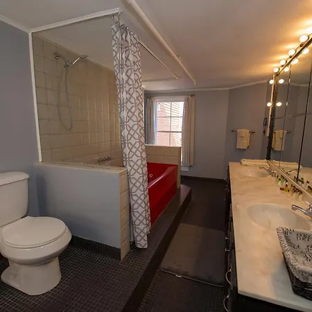 Bed & Breakfast Maison De Macarty 3*