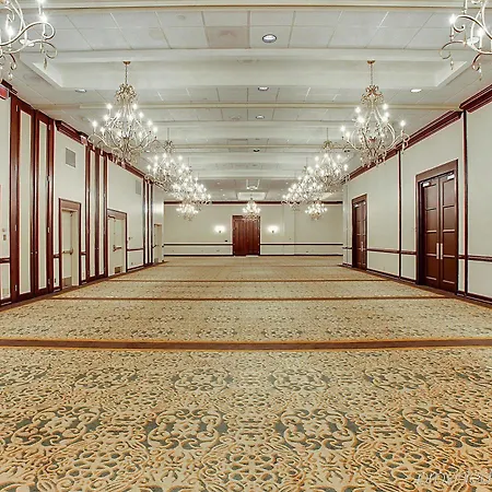 Hotel Embassy By Hilton Convention Center 3*