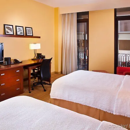 Courtyard By Marriott Downtown Near The French Quarter Hotel 3*