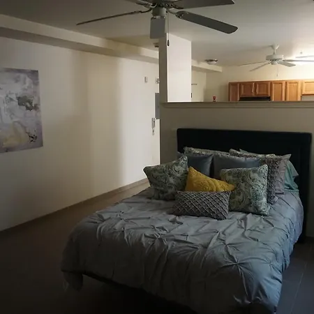 Canal Street Studio Bed & Breakfast 3*