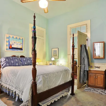 La Dauphine Bed & Breakfast New Orleans