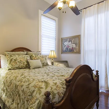 The Big Blue House Guest house New Orleans
