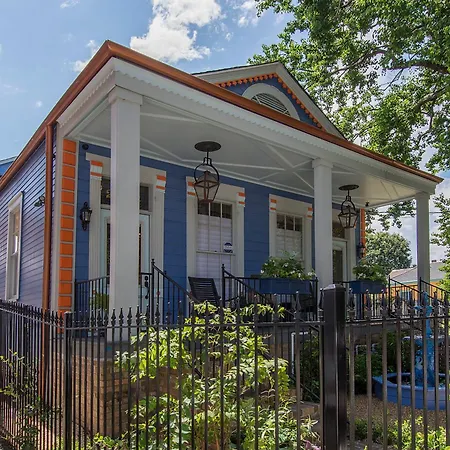 The Big Blue House Guest house