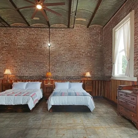 Bed & Breakfast At The Old Jail 3*