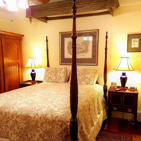 Lions Bed & Breakfast 3*