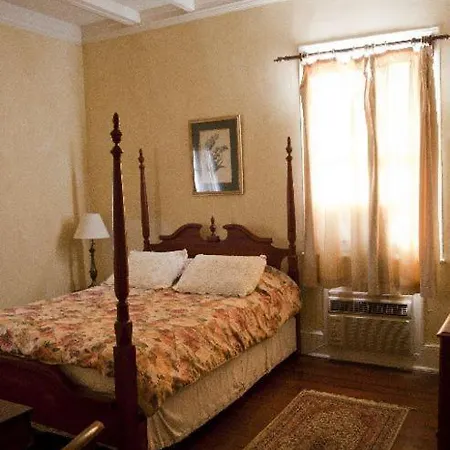 Fairchild House Bed & Breakfast 3*