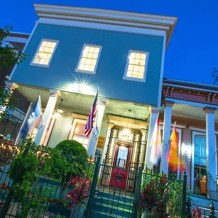 Hostel Auberge Nola *