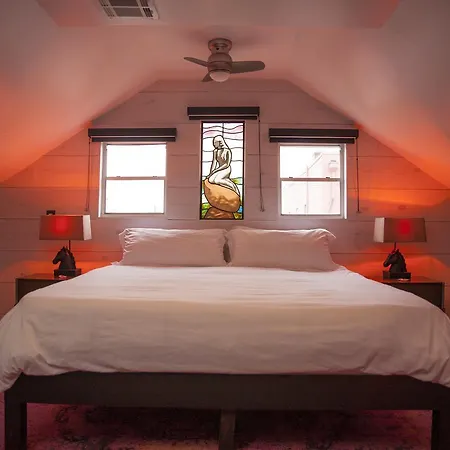 Royal Street Inn & Bar 3*