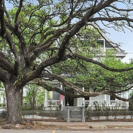 Sully Mansion