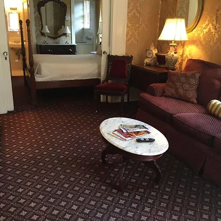 Nine-o-five Royal Hotel 3*